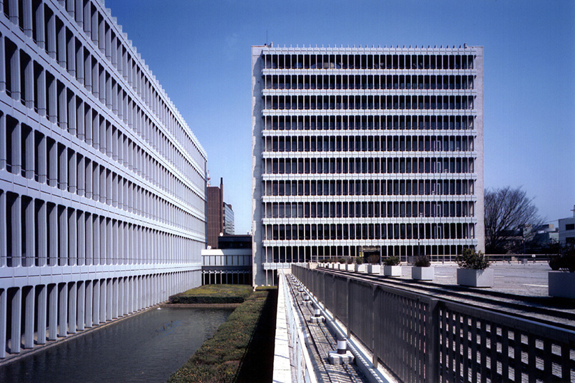 Seismic retrofitting of the Meguro City Office, a masterpiece of architect Togo Murano, has been completed