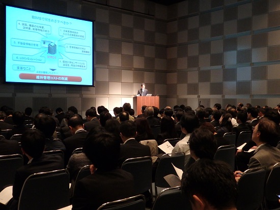 定員200名の会場はほぼ満席