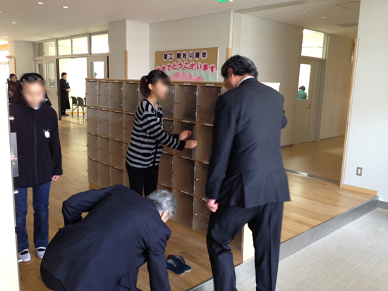 児童による「受付下足係さん」