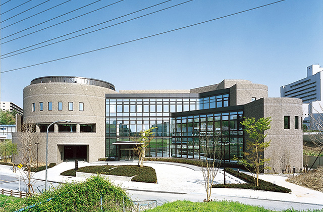 大阪大学医学部学友会館・医療情報センター「銀杏会館」