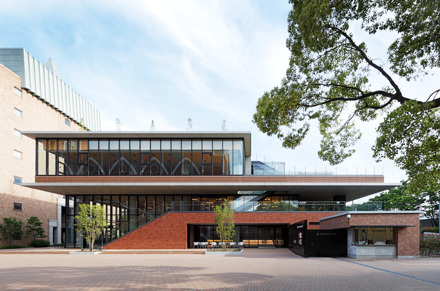 近畿大学 食堂棟 BLOSSOM CAFÉ