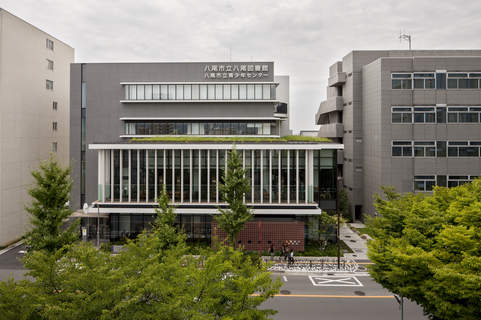 八尾市立八尾図書館・八尾市立青少年センター