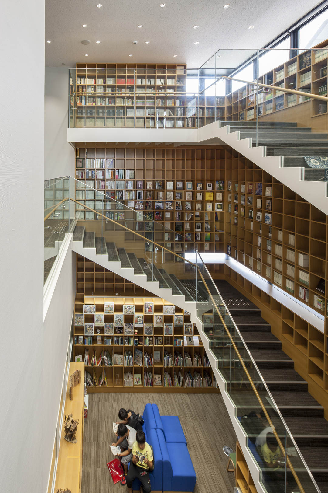 八尾市立八尾図書館・八尾市立青少年センター