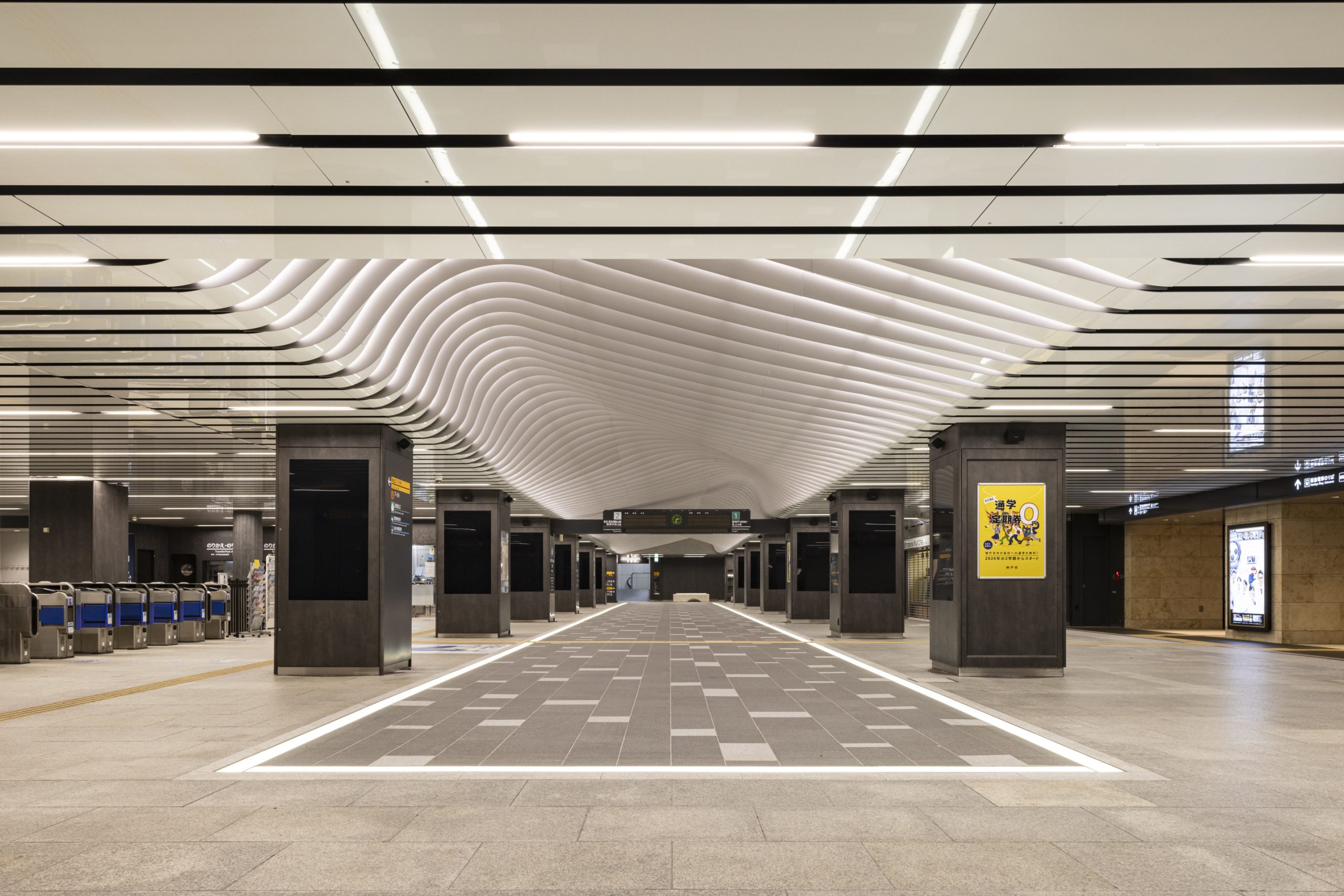 地下鉄西神・山手線三宮駅東コンコース